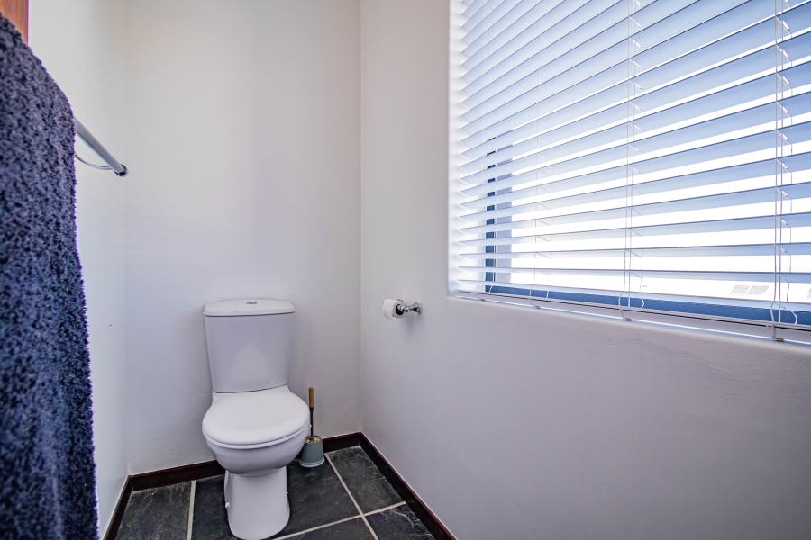 5 Bedroom Property for Sale in Yzerfontein Western Cape